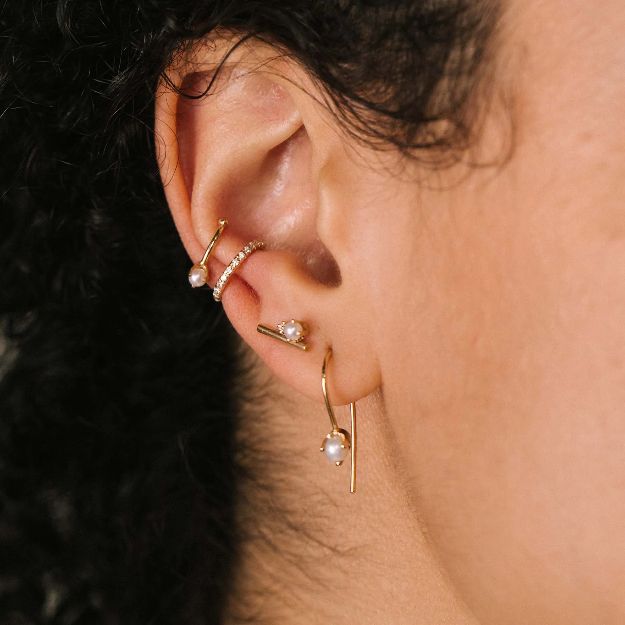 14k Pearl & Prong Diamonds Round Bar Studs